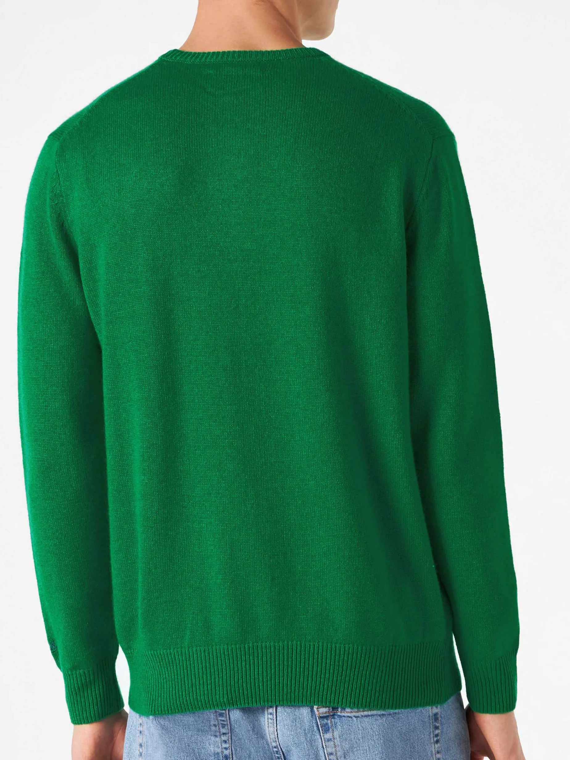 Grüner Herrenpullover mit Tequila solves everything Stickerei