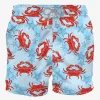 Hellblaue, mittellange Badeshorts mit Krabbenprint