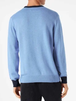 Hellblauer Herrenpullover mit Tequila à Gogo-Stickerei
