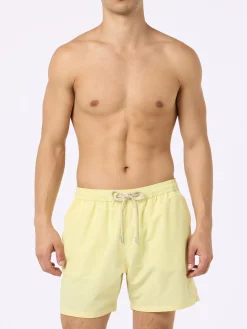 Hellgelbe mittellange Herren-Badeshorts Patmos