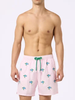 Herren-Badeshorts aus leichtem Stoff mit aufgestickten Meeresschildkröten