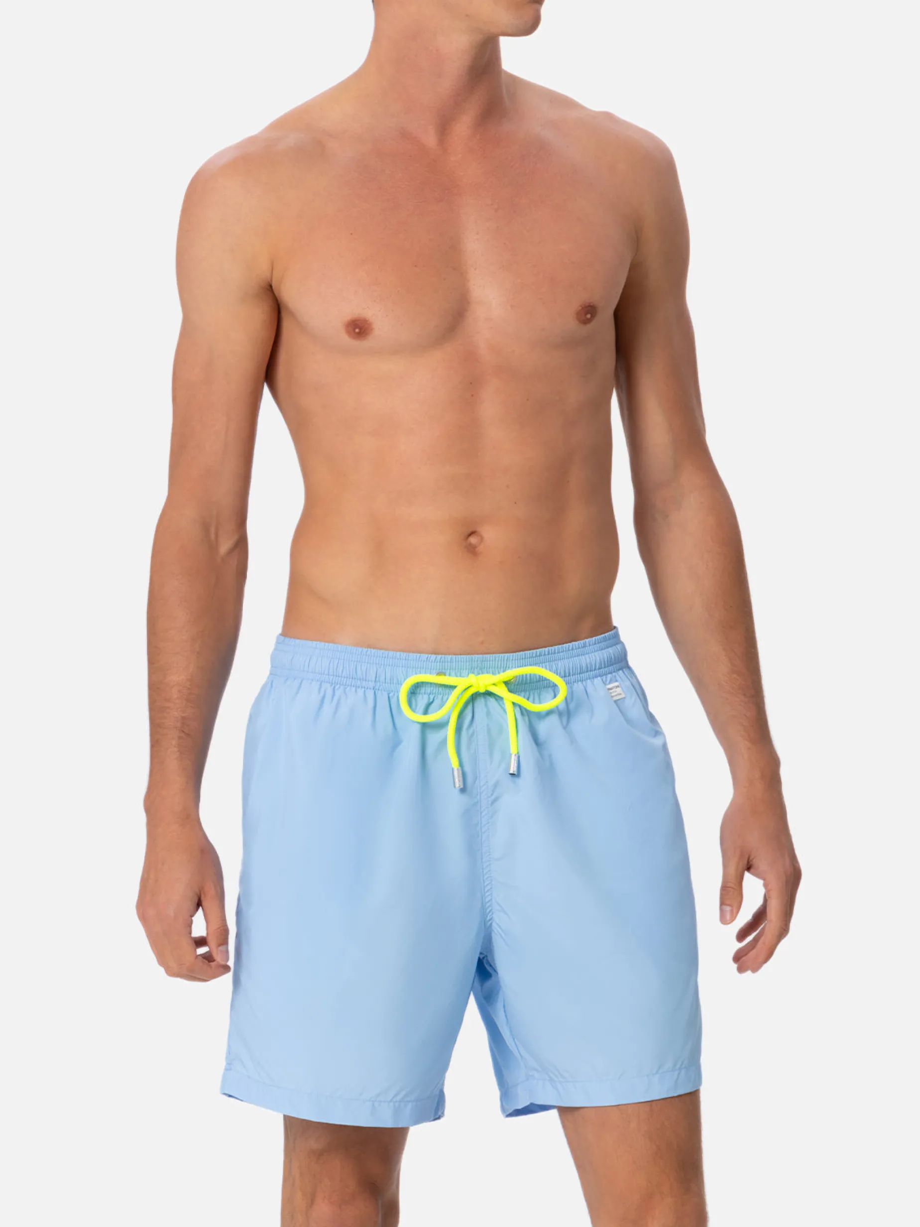 Herren-Badeshorts aus leichtem Stoff in Himmelblau Lighting Pantone | PANTONE-SONDERAUSGABE