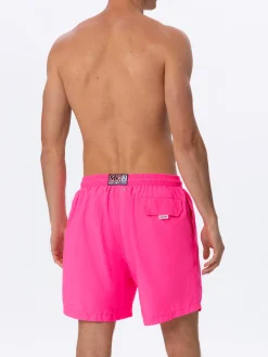 Herren-Badeshorts aus leichtem Stoff in Neonrosa Lighting Pantone | PANTONE-SONDERAUSGABE