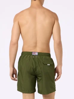 Herren-Badeshorts aus leichtem Stoff in Militärgrün Lighting Pantone | PANTONE-SONDERAUSGABE