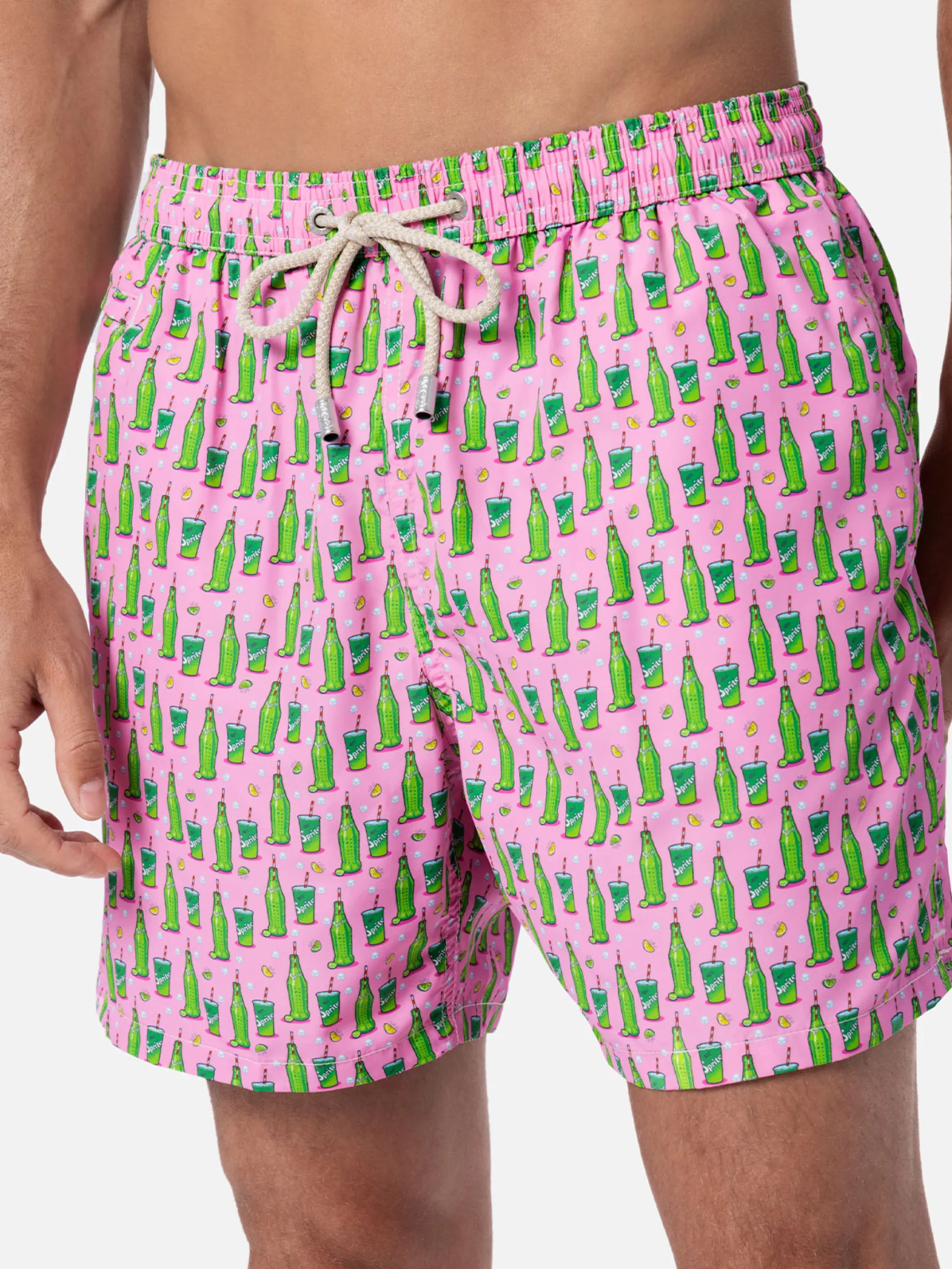 Herren-Badeshorts aus leichtem Stoff Lighting Micro Fantasy mit Sprite-Aufdruck | DIE SONDERAUSGABE DER COCA COLA COMPANY