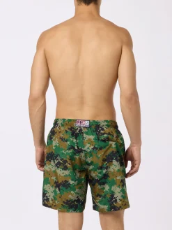 Herren-Badeshorts Lighting aus leichtem Stoff mit Tarnmuster