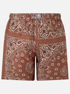 Herren-Badeshorts mit braunem Bandana-Print
