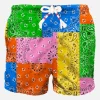 Herren-Badeshorts mit mehrfarbigem Bandana-Print