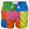 Herren-Badeshorts mit mehrfarbigem Bandana-Print