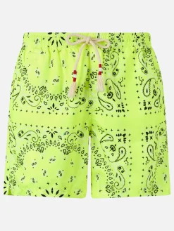 Herren-Badeshorts mit neongelbem Bandana-Print