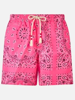 Herren-Badeshorts mit rosa Bandana-Aufdruck