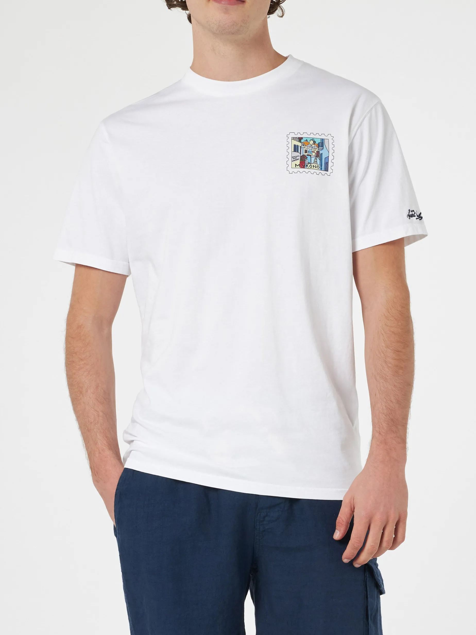 Herren-Baumwoll-T-Shirt mit Mykonos-Postkartendruck auf Vorder- und Rückseite | ALESSANDRO ENRIQUEZ SONDERAUSGABE