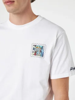 Herren-Baumwoll-T-Shirt mit Mykonos-Postkartendruck auf Vorder- und Rückseite | ALESSANDRO ENRIQUEZ SONDERAUSGABE