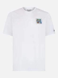 Herren-Baumwoll-T-Shirt mit Mykonos-Postkartendruck auf Vorder- und Rückseite | ALESSANDRO ENRIQUEZ SONDERAUSGABE