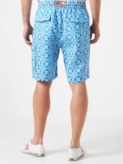 Herren-Bermudashorts aus Leinen mit weißem und hellblauem Majolika-Print