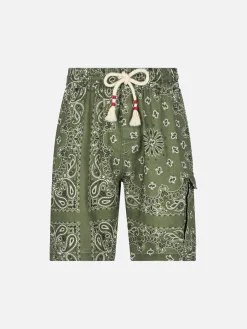Herren-Bermudashorts aus Leinen mit militärgrünem Bandana-Print