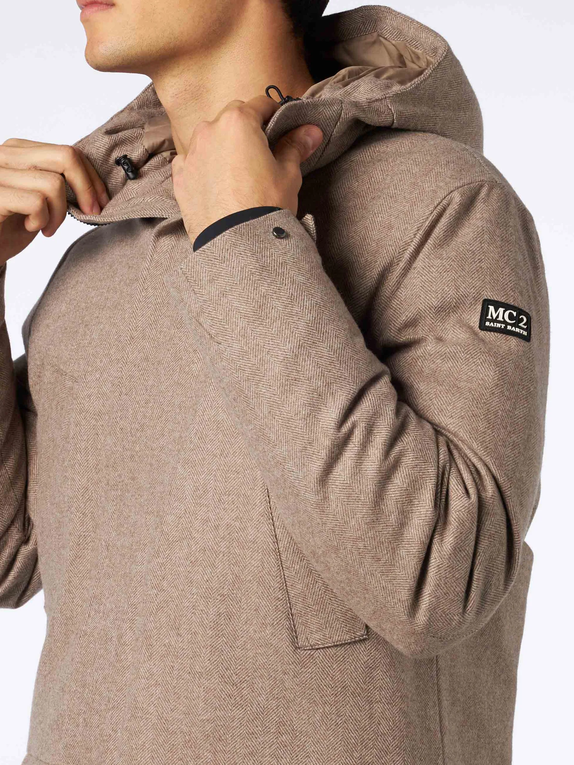 Herrenparka mit Kapuze und Fischgrätmuster