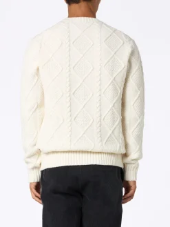 Herrenpullover aus Zopfmuster-Kaschmirmischung „Bergen“ mit Stickerei „Cortina Natale '83“ | VACANZE DI NATALE SONDEREDITION