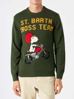 Herren-Pullover in Militärgrün mit Snoopy-Aufdruck | PEANUTS™ SONDEREDITION
