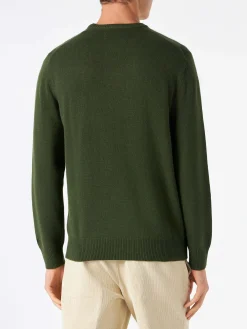 Herren-Pullover in Militärgrün mit Snoopy-Aufdruck | PEANUTS™ SONDEREDITION