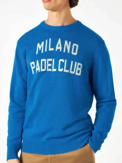 Herrenpullover mit Jacquard-Aufdruck „Milano Padel Club“.