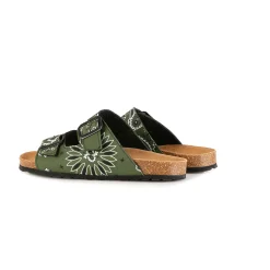Herrensandalen mit Bandana-Print