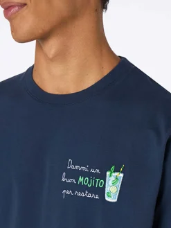 Herren-T-Shirt Arnott aus schwerer Baumwolle mit „Dami un mojito per restare“-Stickerei