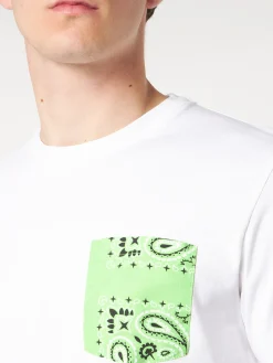 Herren-T-Shirt aus Baumwolle mit grüner Bandana-Tasche