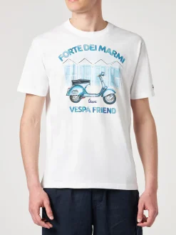 Herren-T-Shirt aus Baumwolle mit Forte dei Marmi-Vespa-Friend-Aufdruck | VESPA® SONDEREDITION