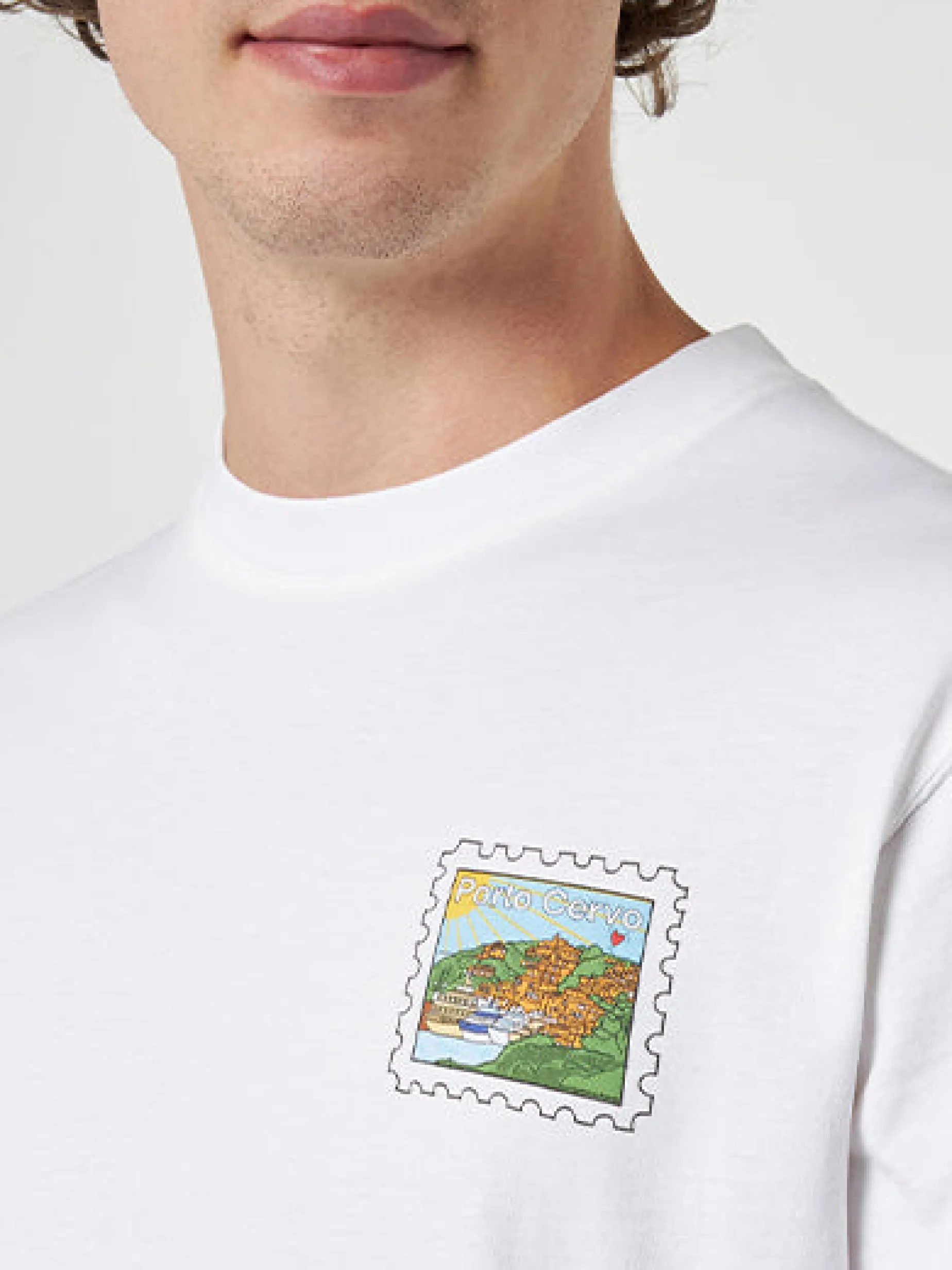 Herren-T-Shirt aus Baumwolle mit Porto Cervo-Postkartendruck auf Vorder- und Rückseite | ALESSANDRO ENRIQUEZ SONDERAUSGABE