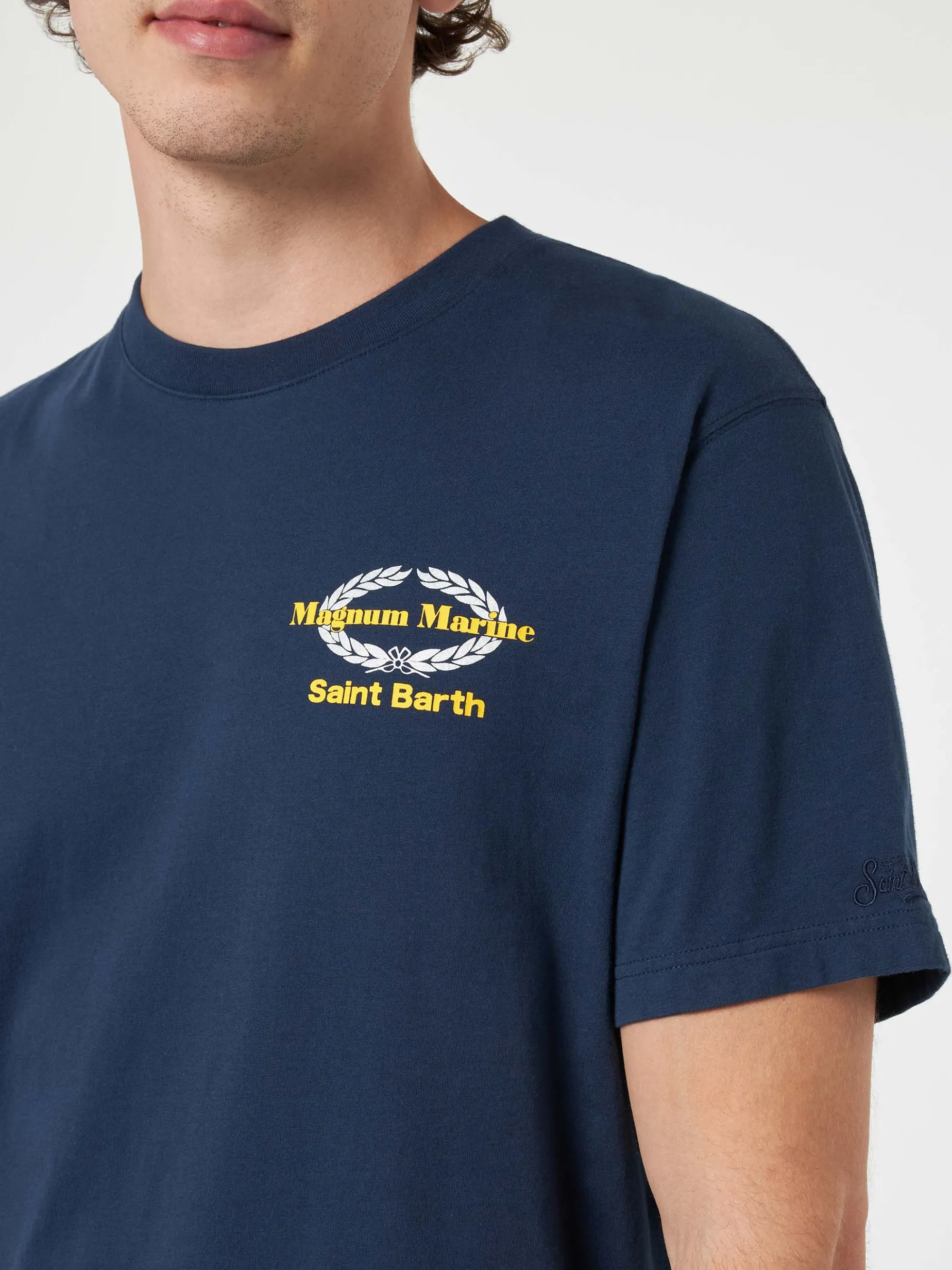 Herren-T-Shirt aus Baumwolle mit Magnum Marine & Saint Barth-Aufdruck auf Vorder- und Rückseite | MAGNUM MARINE SONDEREDITION
