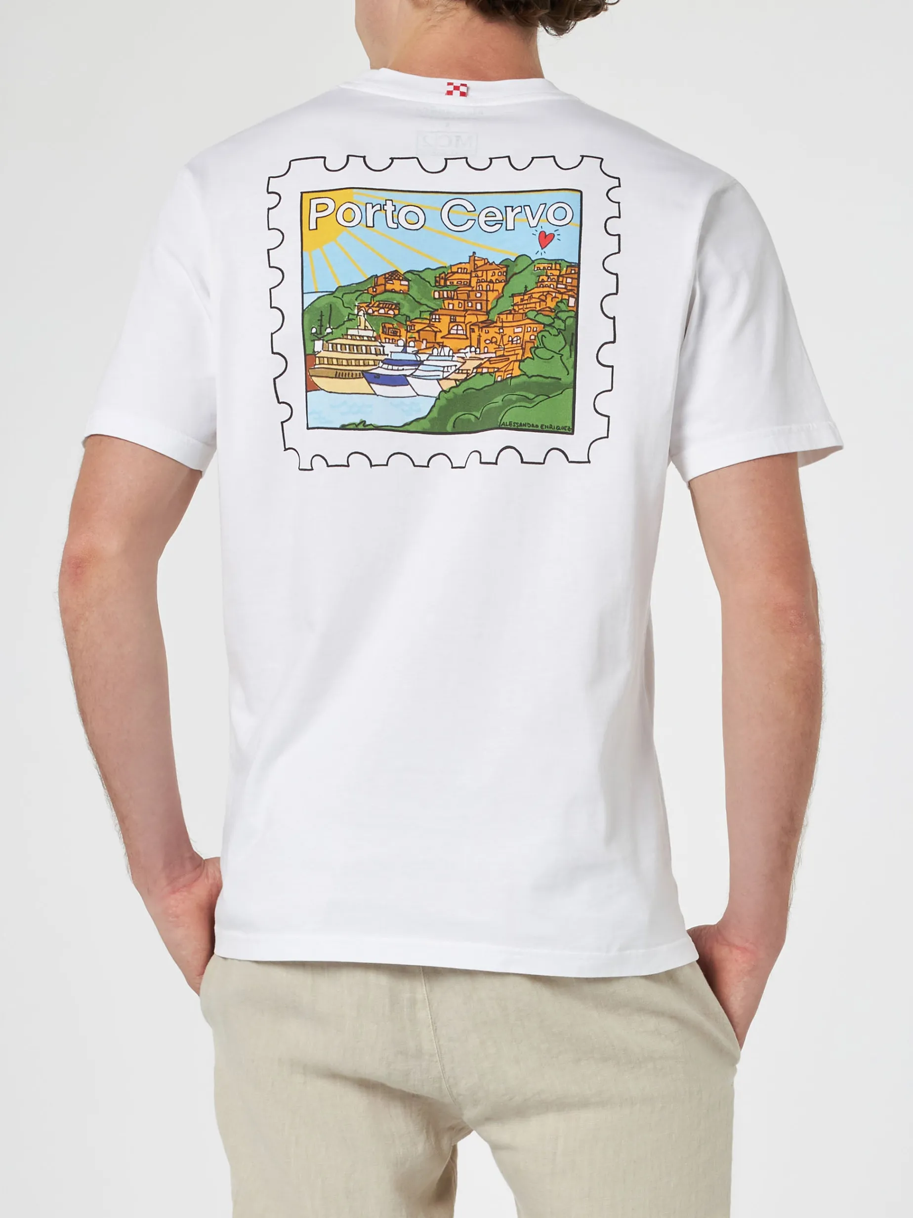 Herren-T-Shirt aus Baumwolle mit Porto Cervo-Postkartendruck auf Vorder- und Rückseite | ALESSANDRO ENRIQUEZ SONDERAUSGABE