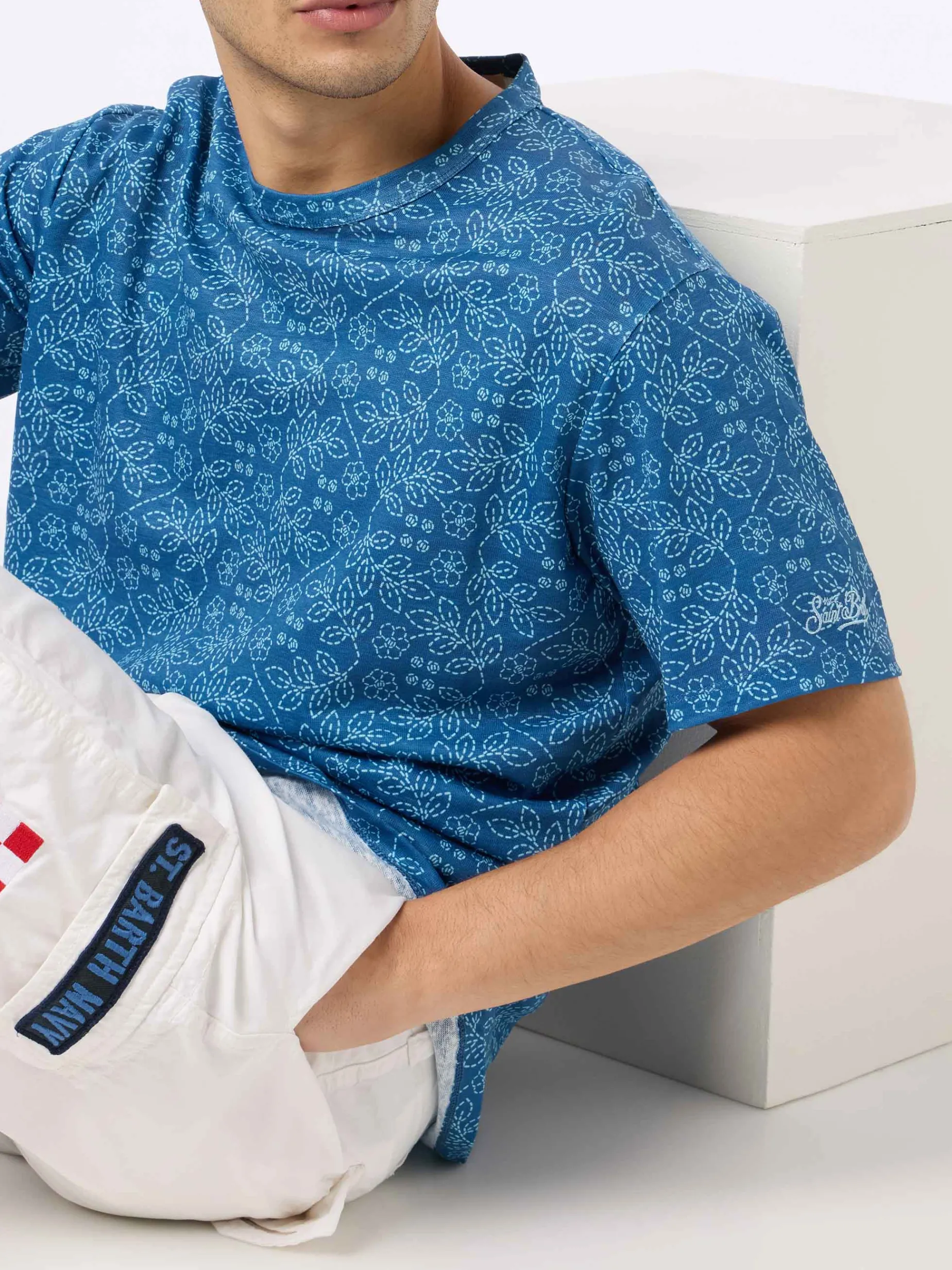 Herren-T-Shirt Ecstasea aus blauem Leinenjersey mit Sashiko-Aufdruck
