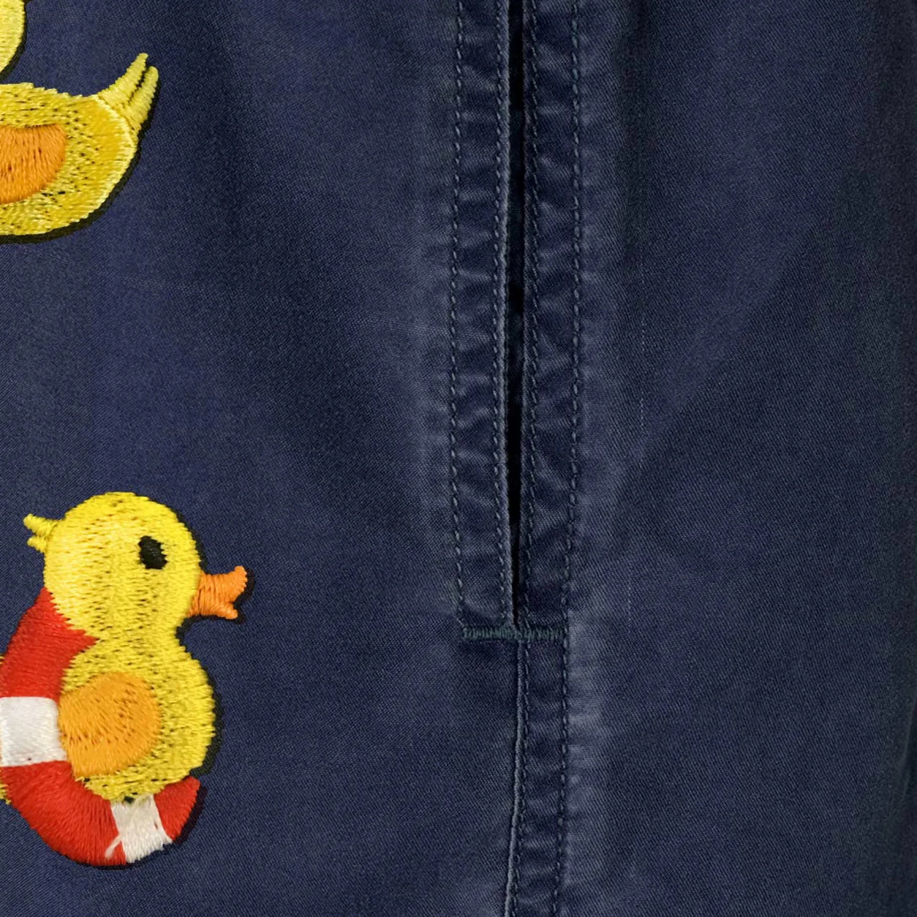 Jungen-Badeshorts mit Enten-Stickerei
