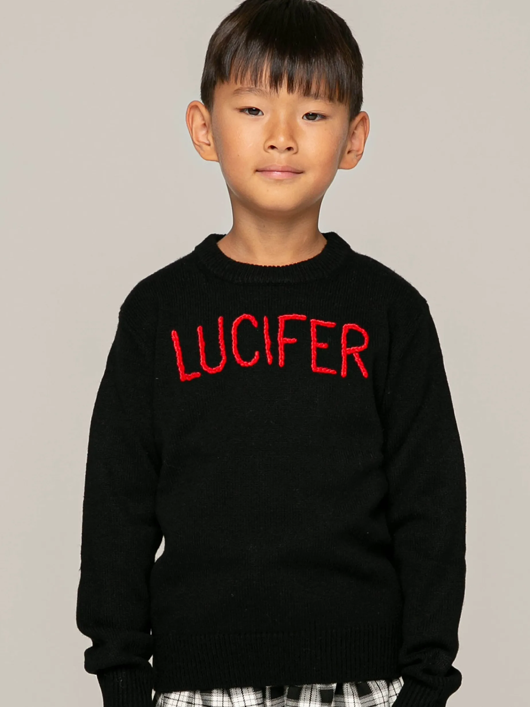 Kinderpullover mit Luzifer-Stickerei