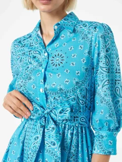 Kurzes Baumwollkleid Daisi mit Bandanna-Print und Stickereien