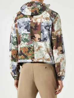 Leichte Herren-Windjacke mit Kapuze und Tarnmuster