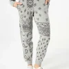 Leichte Strick-Jogginghose für Damen mit grauem Bandana-Print