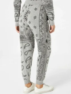 Leichte Strick-Jogginghose für Damen mit grauem Bandana-Print