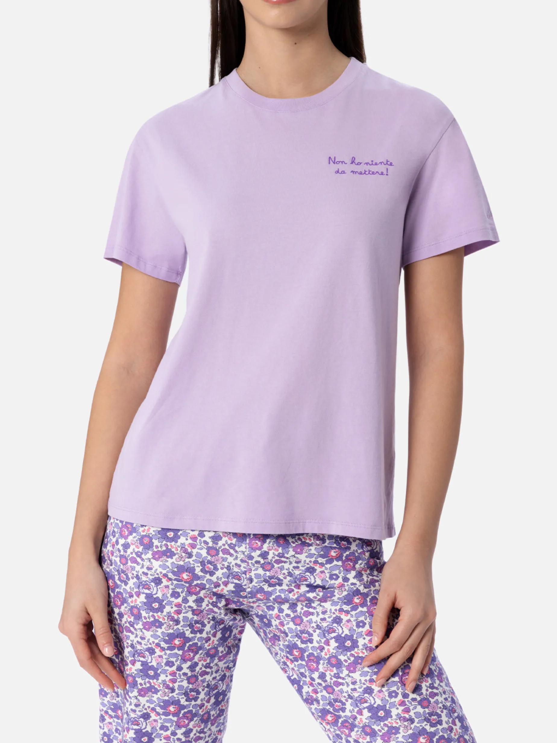 Lilafarbenes Rundhals-T-Shirt Emilie aus Baumwolljersey für Damen mit Stickerei „Non ho niente da mettere“