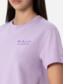 Lilafarbenes Rundhals-T-Shirt Emilie aus Baumwolljersey für Damen mit Stickerei „Non ho niente da mettere“