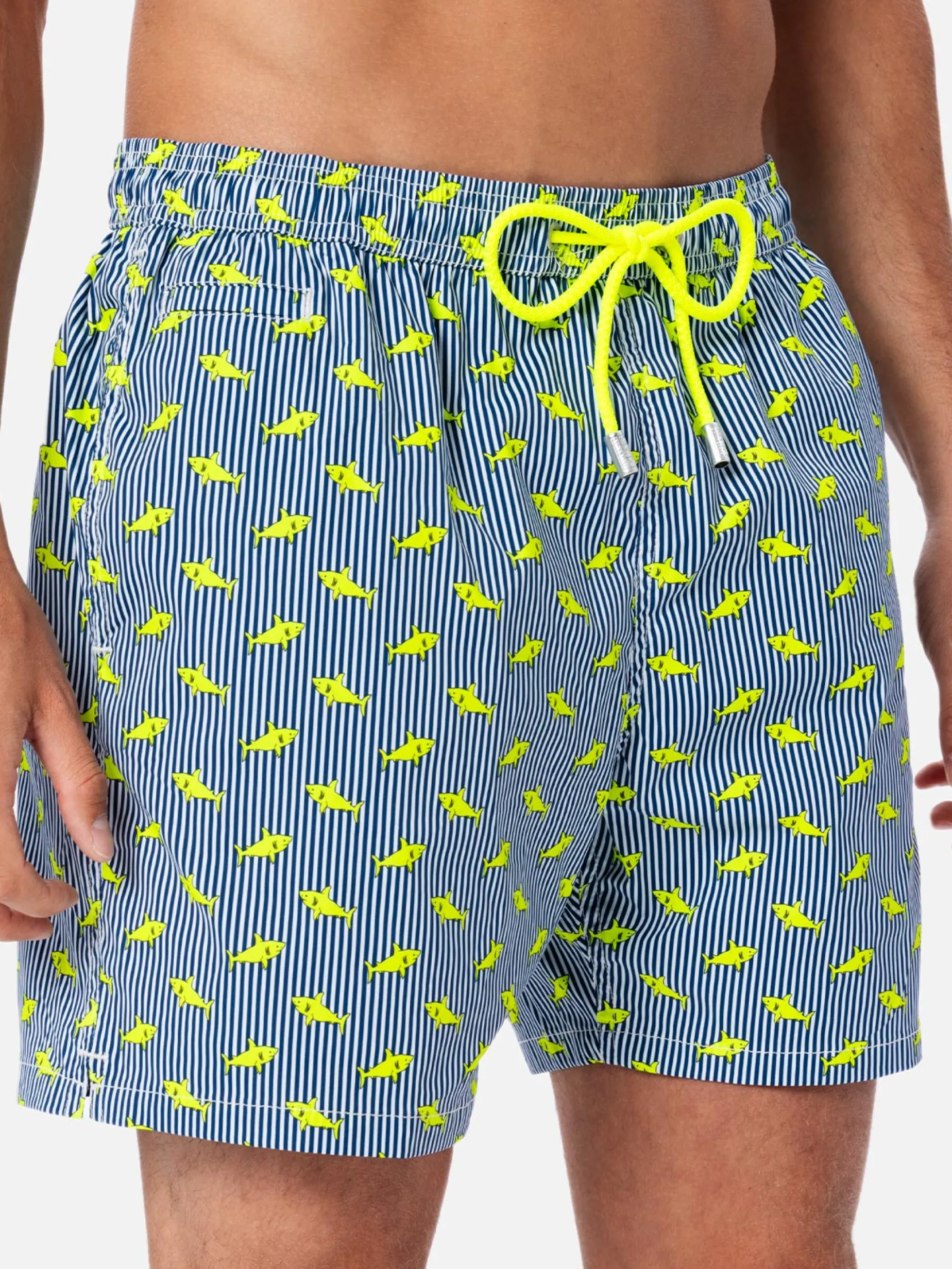 Man Comfort Light Badeshorts mit Hai-Aufdruck