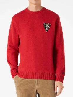 Mann roter Pullover