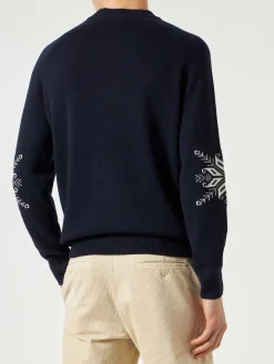 Marineblauer Herrenpullover mit halbem Rollkragen und Aufdruck