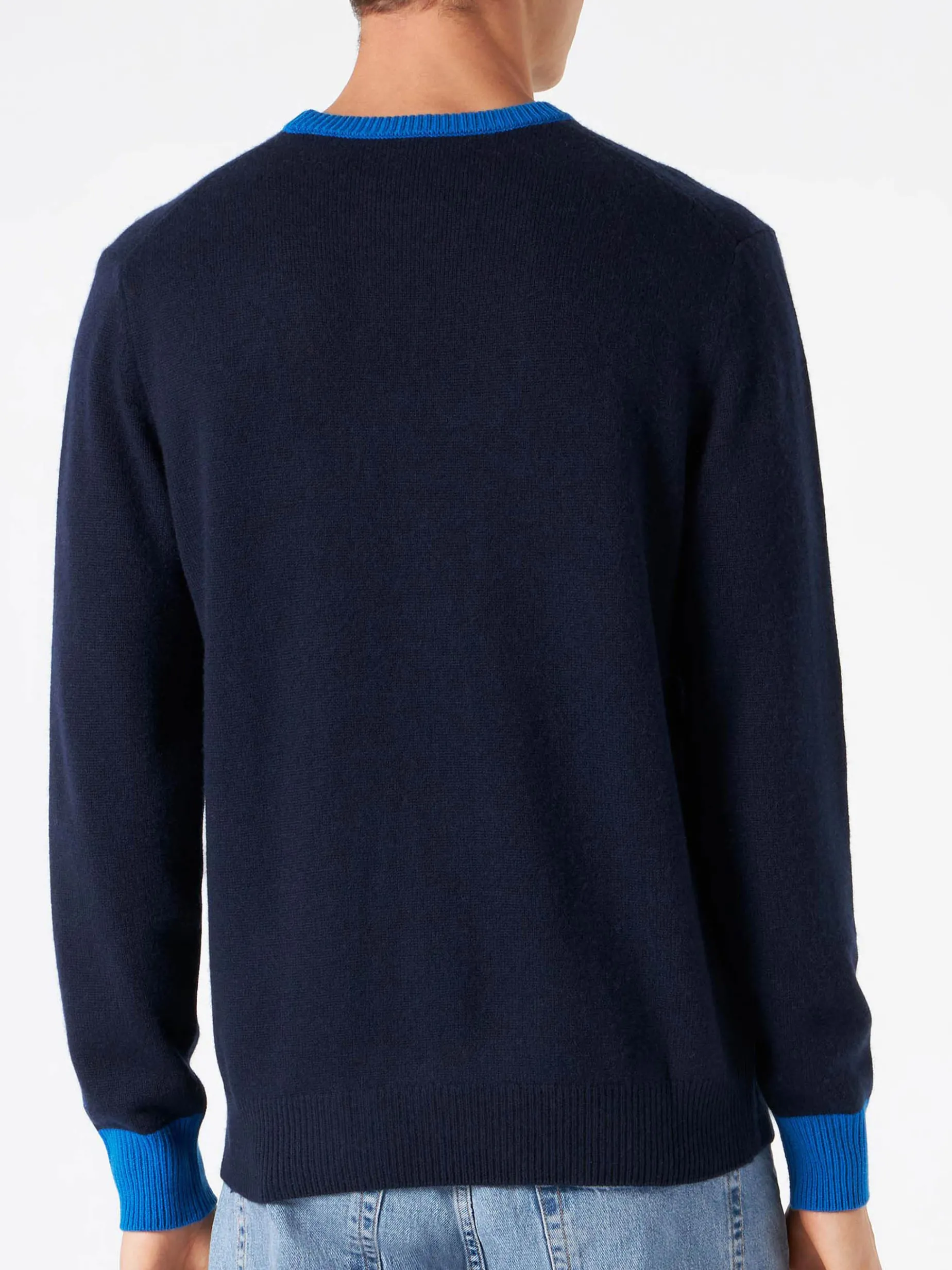 Marineblauer Herrenpullover mit „Wolf von St. Moritz“-Stickerei