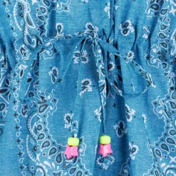 Mädchenponcho mit hellblauem Bandana-Print