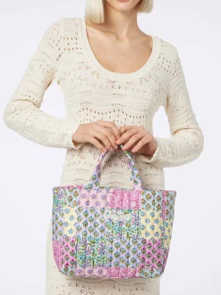 Mehrfarbige, gesteppte Soft Tote Mid-Tasche mit Blumenmuster