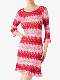 Mehrfarbiges rotes gestricktes Minikleid