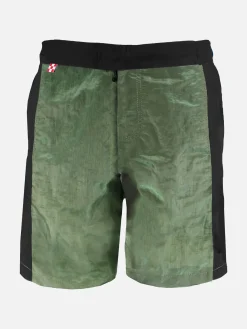 Militärgrüne Badeshorts mit kontrastierendem Seitenband