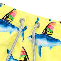 Mittellange Badeshorts mit Hai-Print